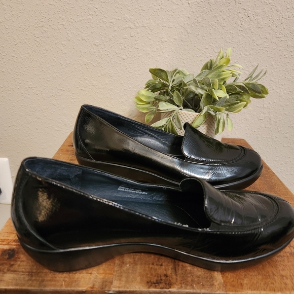 Dansko Black Patent Leather Loafers Size 38 - Picture 5 of 10